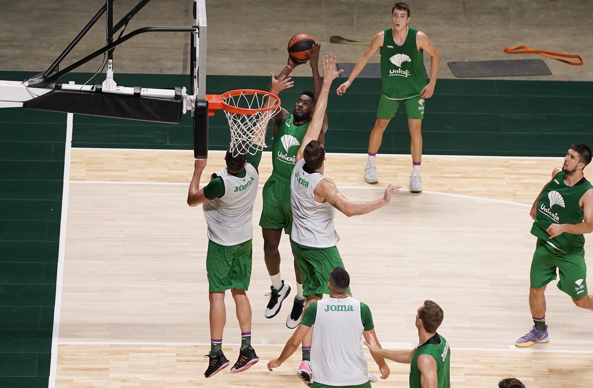 El Unicaja 21/22 ya se entrena a las órdenes de Fotis Katsikaris.