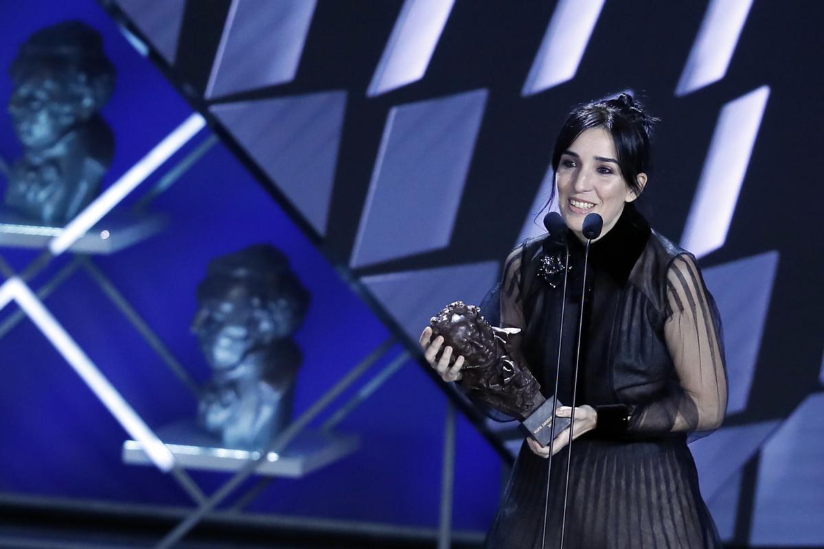 La realizadora Alauda Ruiz de Az�a recibe el Goya a la mejor direcci�n novel por su pel�cula Cinco lobitos   Vidal.jpg