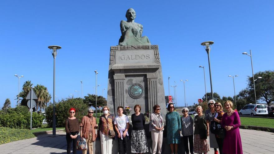 Galdosistas y lectores de Galdós, unidos en el 104 aniversrio de su muerte, en la capital grancanaria. | | LP/DLP