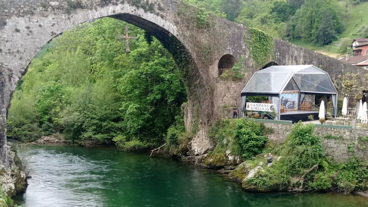 Sale un salmón en el Sella... pero acaba decomisado en Cangas de Onís: un campanu inválido