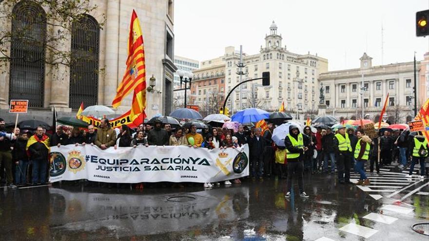 Policías y guardias civiles claman por un salario digno