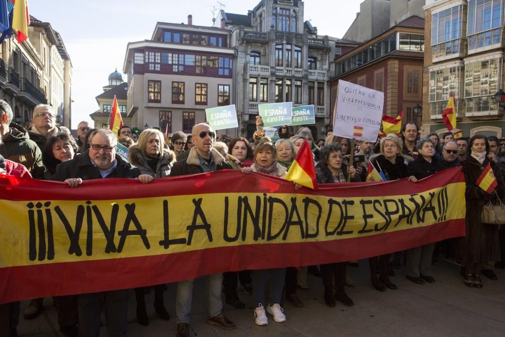 Concentración de la plataforma "España existe" en Oviedo.