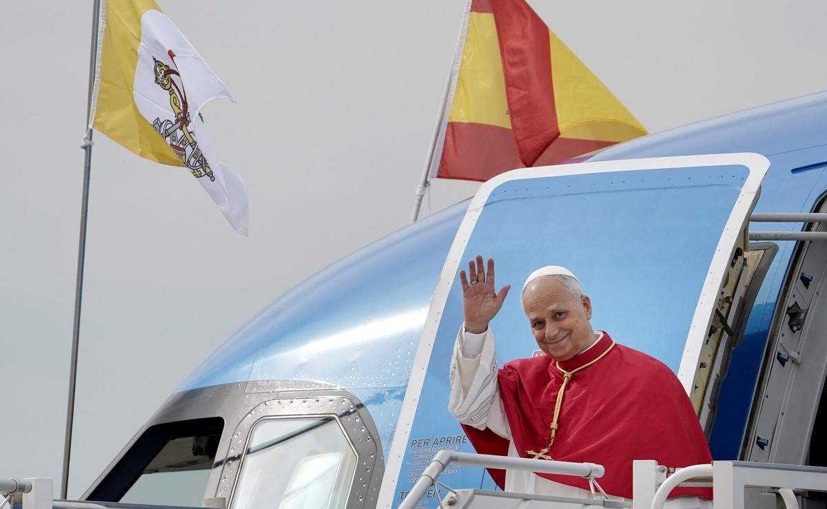 Llegada del Papa León XIV al aeropuerto de Barajas