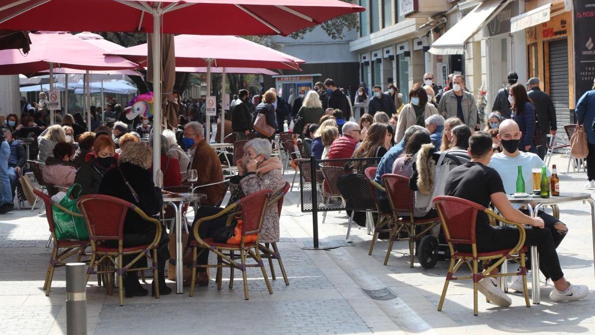 Terrazas llenas para almorzar el primer sábado de la &#039;no Magdalena&#039;