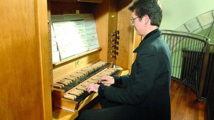 Brigitte Salvisberg, ayer, en la iglesia de San Tirso en Oviedo.