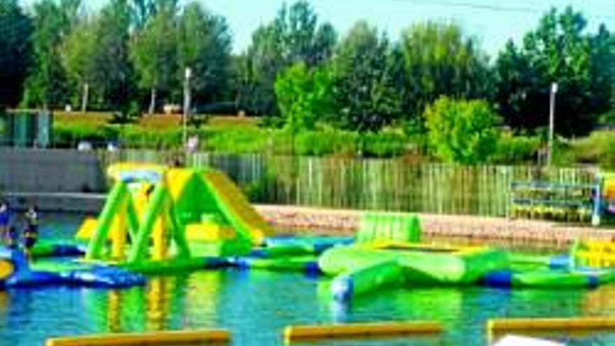 Diversión y aventura se dan la mano en el Parque del Agua bajo la gestión de Loteta Sports