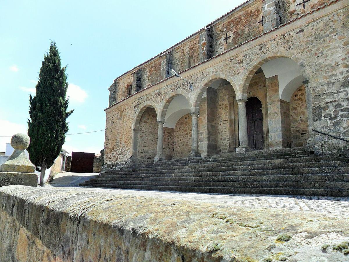 El pueblo que guarda las raíces de Javier Cercas es un pequeño pueblo de Cáceres.