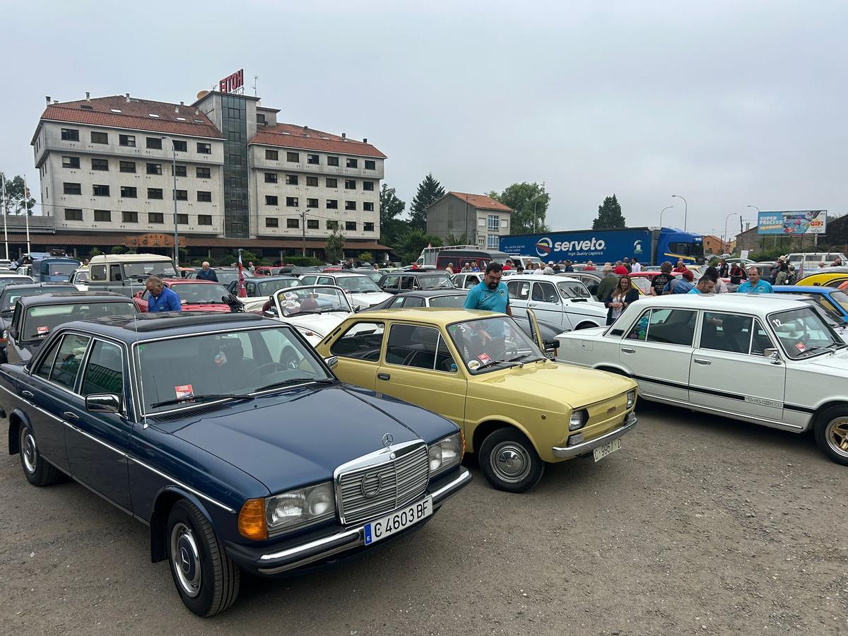 Joyas sobre ruedas: más de 140 vehículos históricos se dan cita en Padrón Joyas sobre ruedas: más de 140 vehículos históricos se dan cita en Padrón