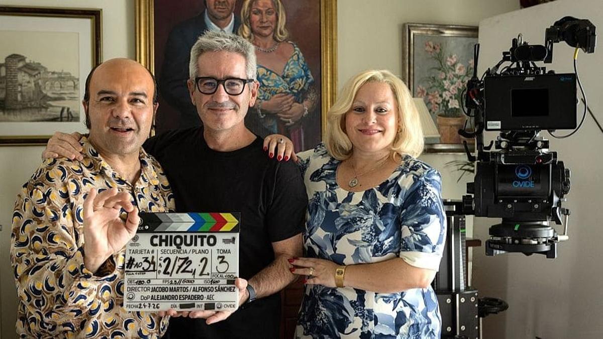 Alfonso Sánchez, Jacobo Martos e Inma Cuevas, durante los rodajes de 'Chiquito el Grande’.