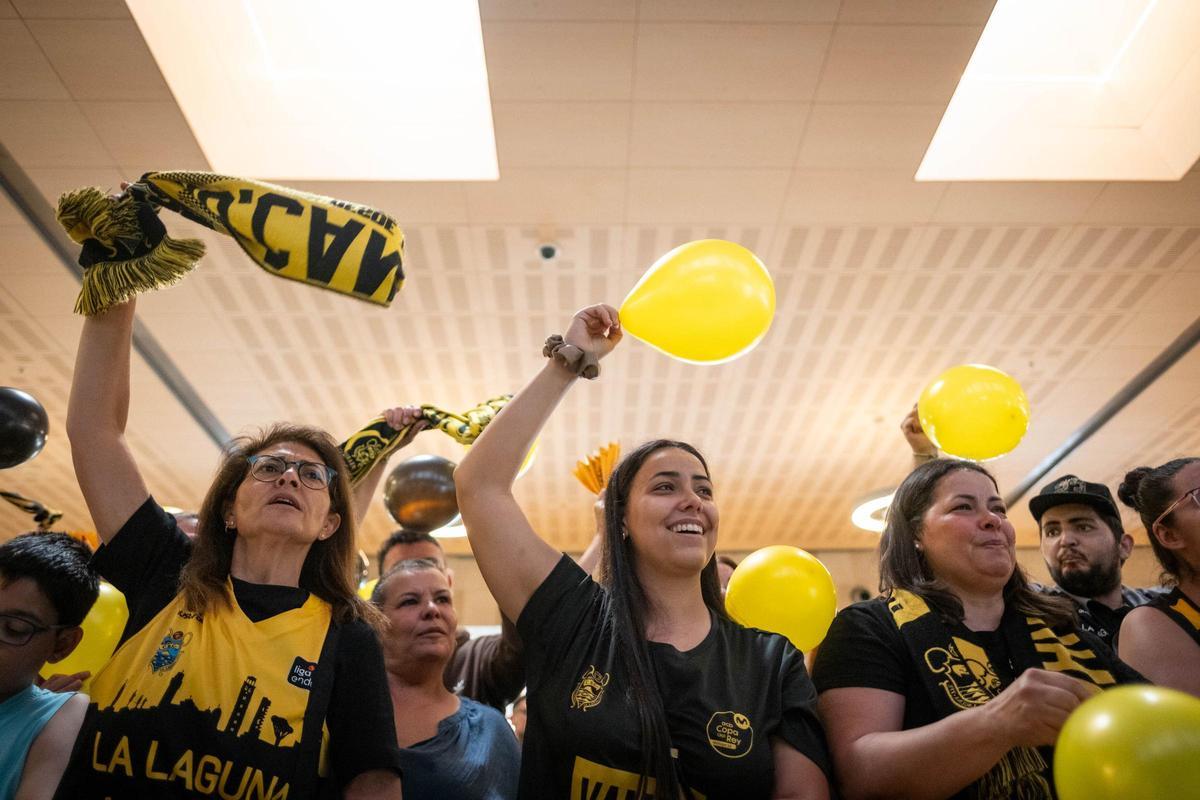 Recibimiento de la afición al CB Canarias