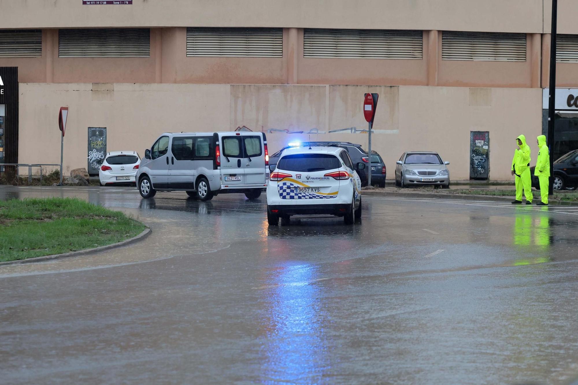 Rotonda de Can Misses anegada. J.A. RIERA