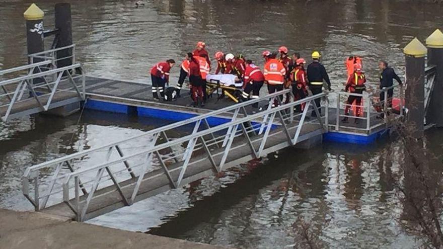 Bomberos de Valladolid rescatan  a una mujer con hipotermia en el Pisuerga