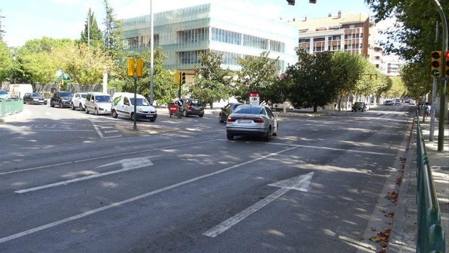 Avenida Martínez de Velasco, una de las vías del recorrido del desfile previsto para el día 28.