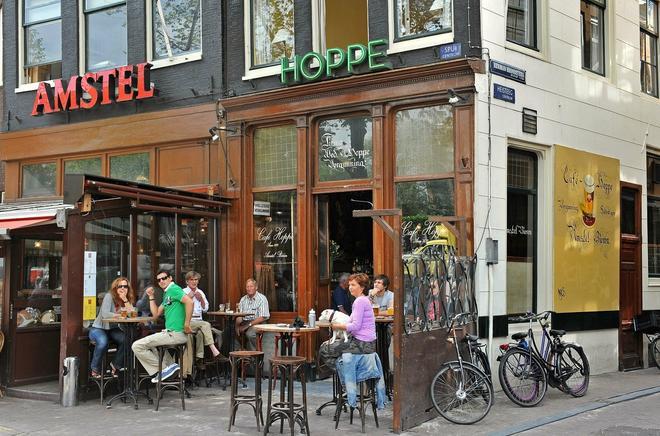 Cafés oscuros Ámsterdam Café Hoppe