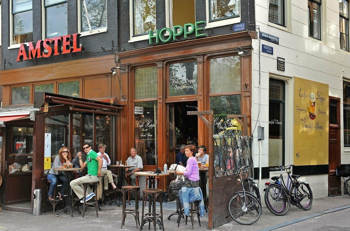 Cafés oscuros Ámsterdam Café Hoppe