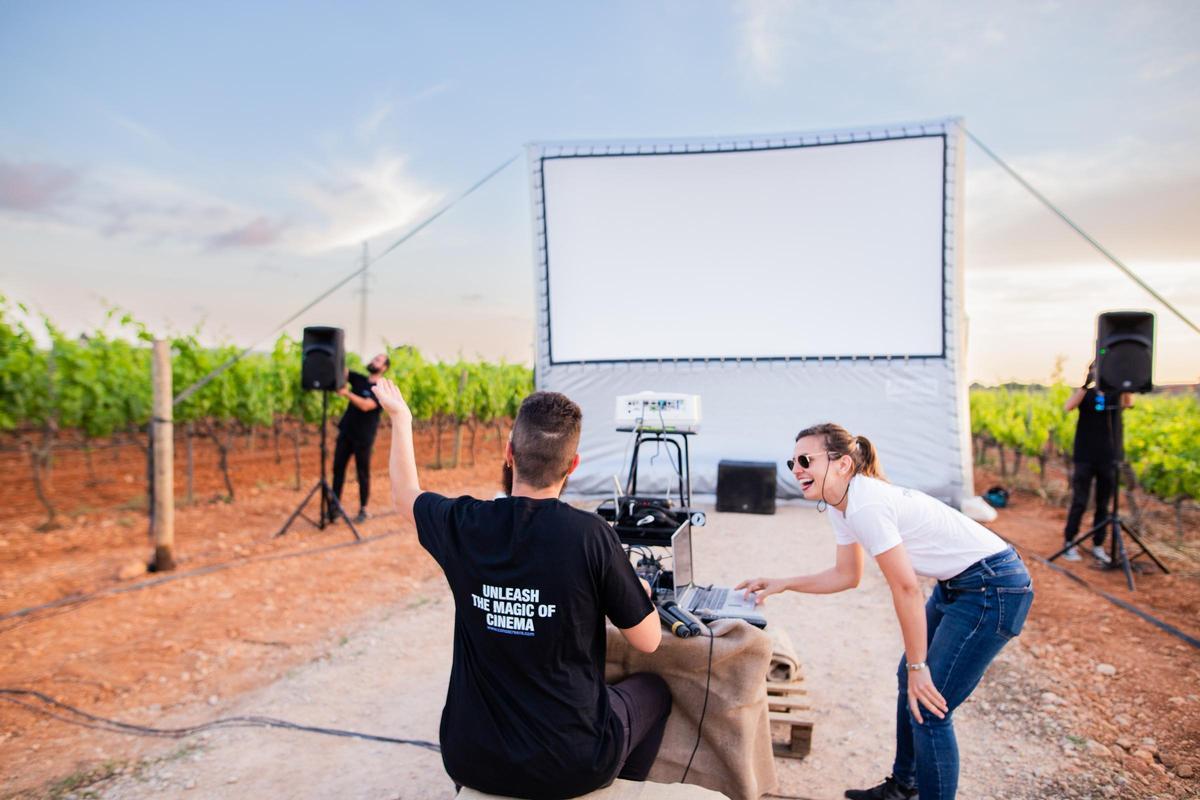 Conoscreens ofrece un servicio personalizado para organizar eventos al aire libre en Mallorca.