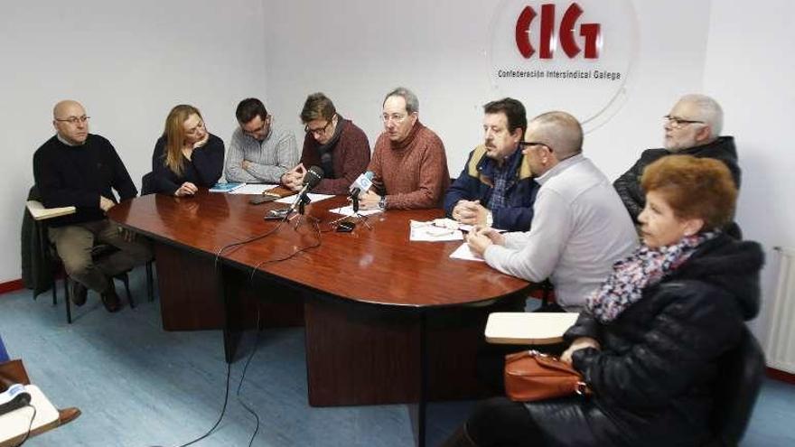 Delegados de CIG, UGT, USO y CUT en Pescanova, ayer en Vigo. // A. V.