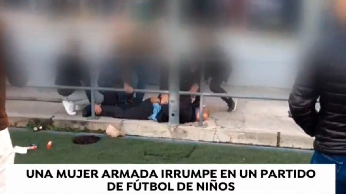 Detenida una mujer tras empuñar un revólver en un partido de fútbol de niños de seis años