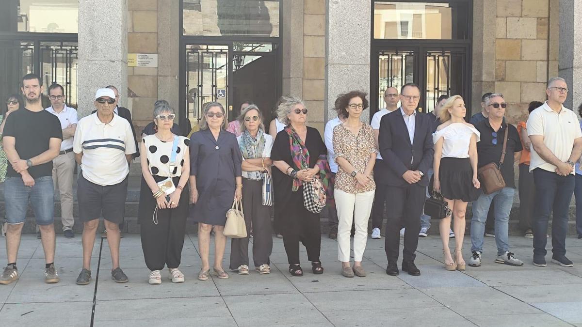 Concentración por el último asesinato de violencia de género en España, a las puertas de la Subdelegación del Gobierno en Zamora.