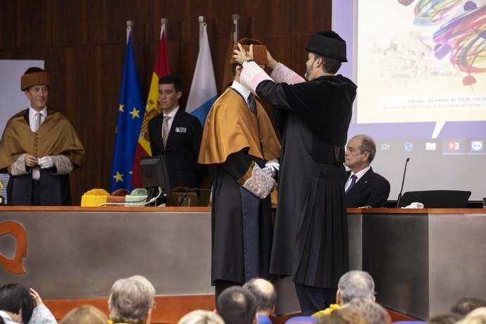 26.01.19. Las Palmas de Gran Canaria. Solemne Acto Académico con motivo de la Investidura de Doctores y Doctoras, que será presidido por el Rector Rafael Robaina. Salón de Actos del Edificio de Ingenierías Industriales y Civiles de la Universidad de Las Palmas de Gran Canaria (Campus de Tafira)  Foto Quique Curbelo