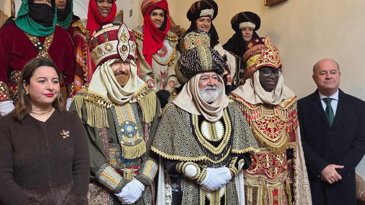 Los Reyes Magos, junto al alcalde de Antequera, Manuel Barón