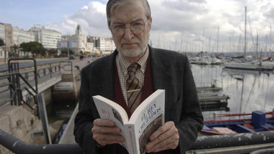 El editor y escritor Rafael Borràs Betriú, durante una visita a la ciudad de A Coruña, en 2008