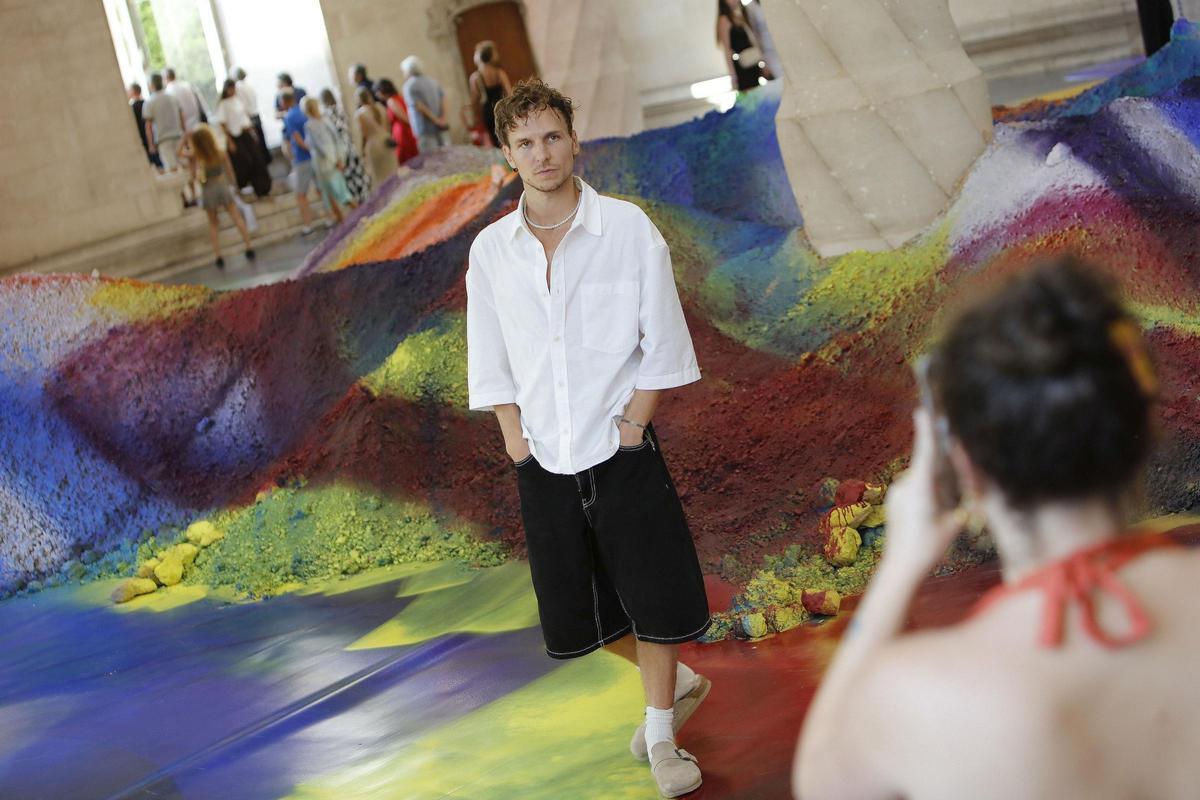 Staunen in der Seehandelsbörse: So wirkt Katharina Grosses Kunst auf die Besucher