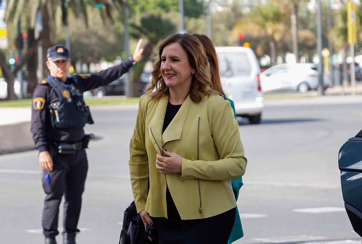 La alcaldesa de València a su llegada al Edificio del Reloj