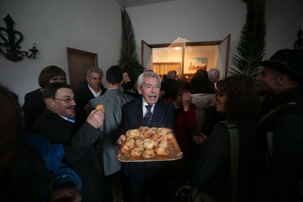Bunyols y vi pagès en las fiestas de Sant Vicent.