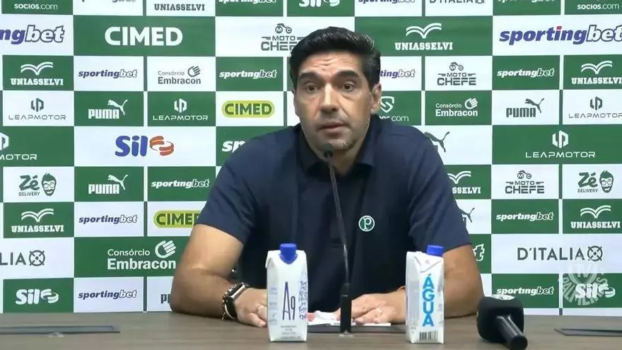 Abel Ferreira: "¿Sabéis quién defendía a Vitor Roque cuando decíais que era un tronco?"