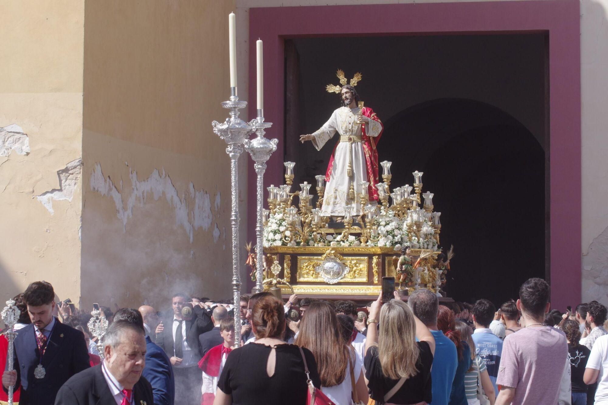 Traslado del Señor de la Cena para presidir el altar del Corpus de Málaga que monta la cofradía