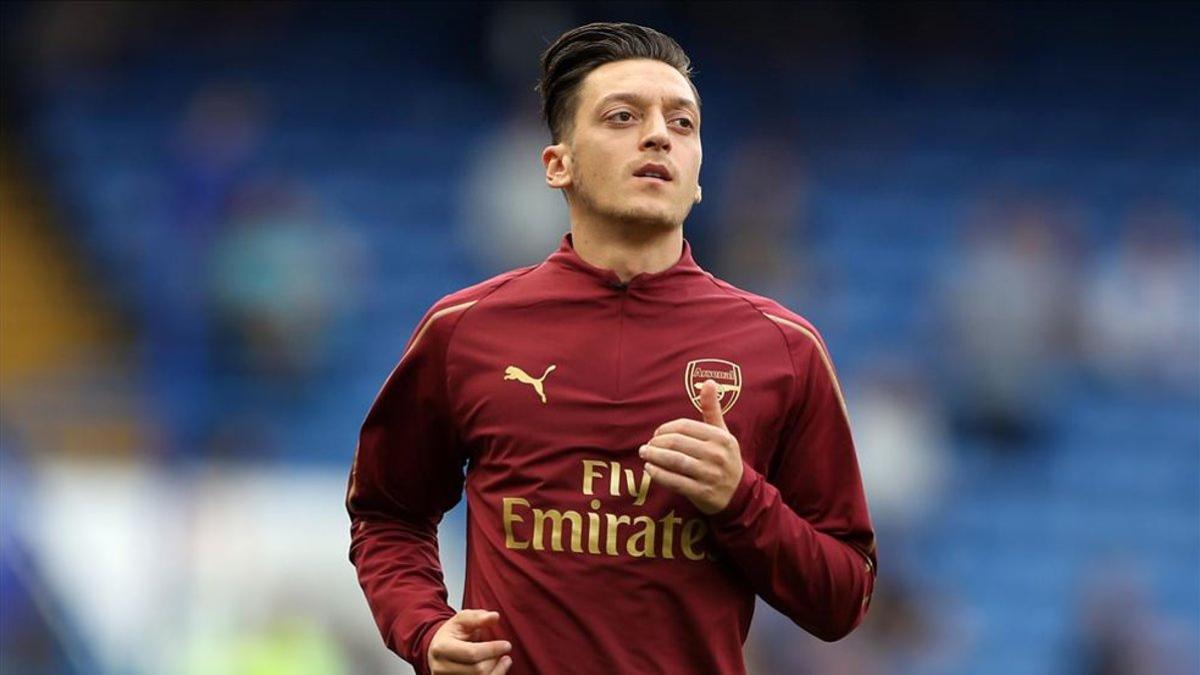 Özil se quedará en el Arsenal y no saldrá en enero.