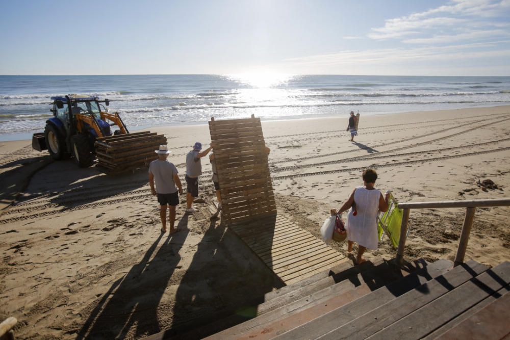 La tormenta destroza y engulle las playas de Valencia