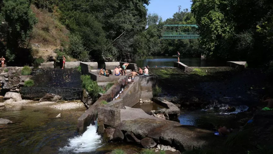 La Xunta insta a 19 concellos de A Coruña y Pontevedra a reducir el consumo de agua