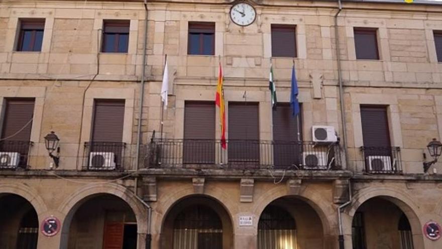 Pacto entre Podemos-IU y Vox para gobernar en un municipio de Cáceres