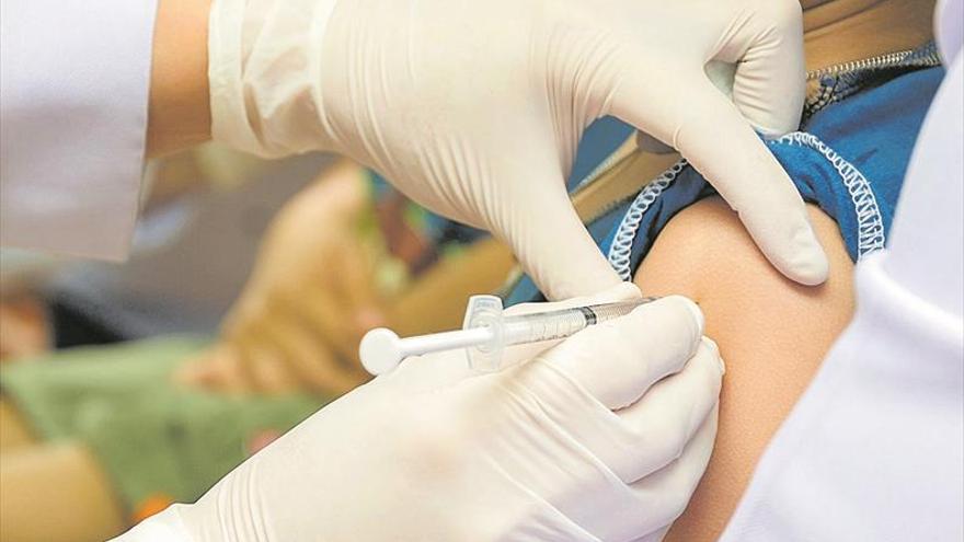 Pediatras de Castellón piden que la nueva vacuna de la meningitis cubra a los bebés