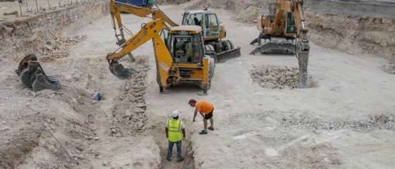 Uno de los edificios, de 32 viviendas, ya ha comenzado a construirse. Hay zonas peatonales, juegos infantiles y un vial que conecta la Gran Vía con la Vía Parque.