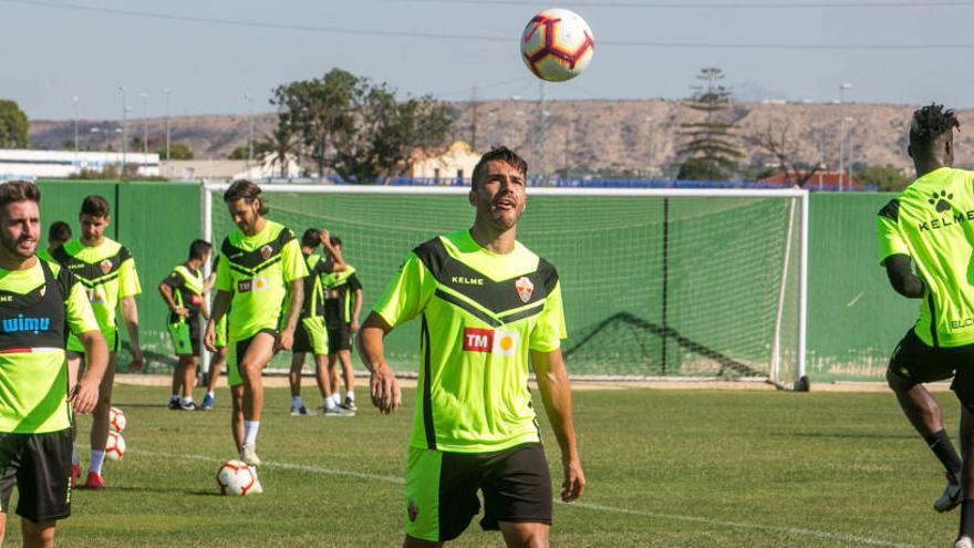 Los jugadores del  Elche en un entrenamiento