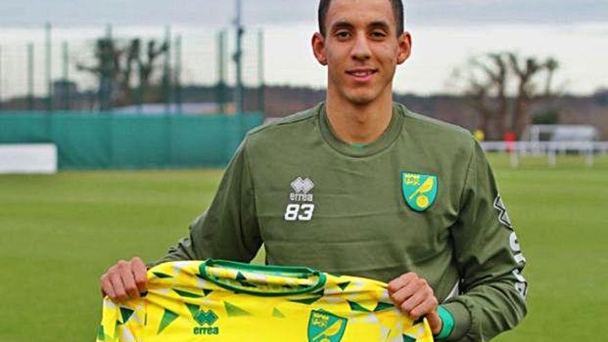 Gassan Ahadme amb la samarreta del Norwich City
