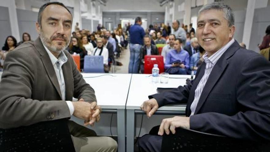 El conseller Climent y Juan Poyatos durante el acto celebrado ayer en el Àgora.