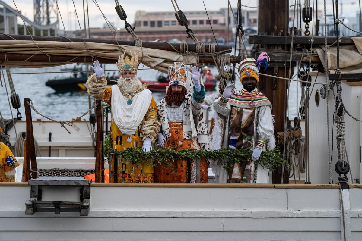 Los Reyes arriban al puerto de Barcelona