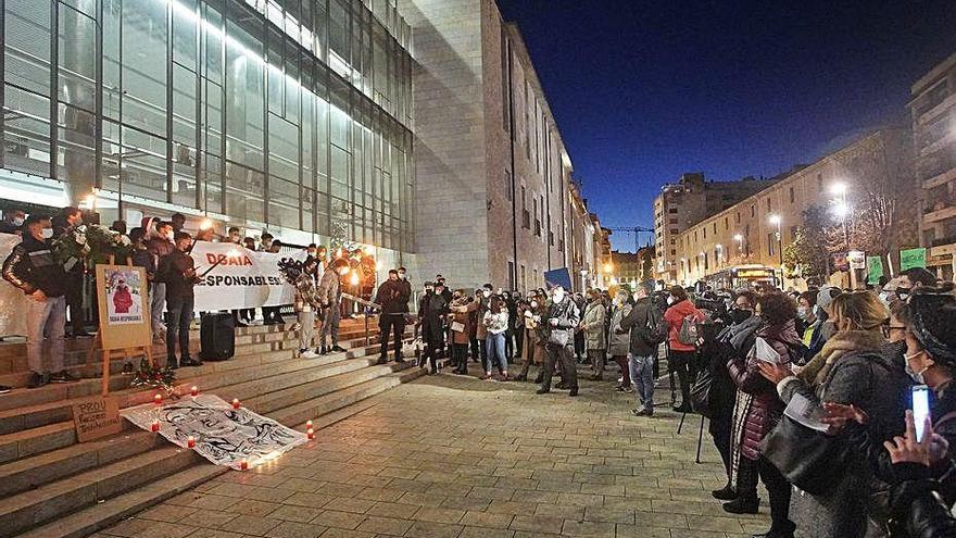 La concentració, ahir, a la plaça Pompeu Fabra de Girona.