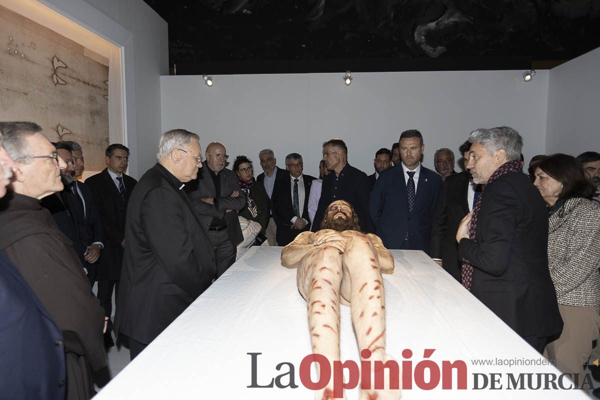 Así ha sido la inauguración de la exposición The Mystery Man en Caravaca. Descubre como es la muestra que atrae a miles de personas