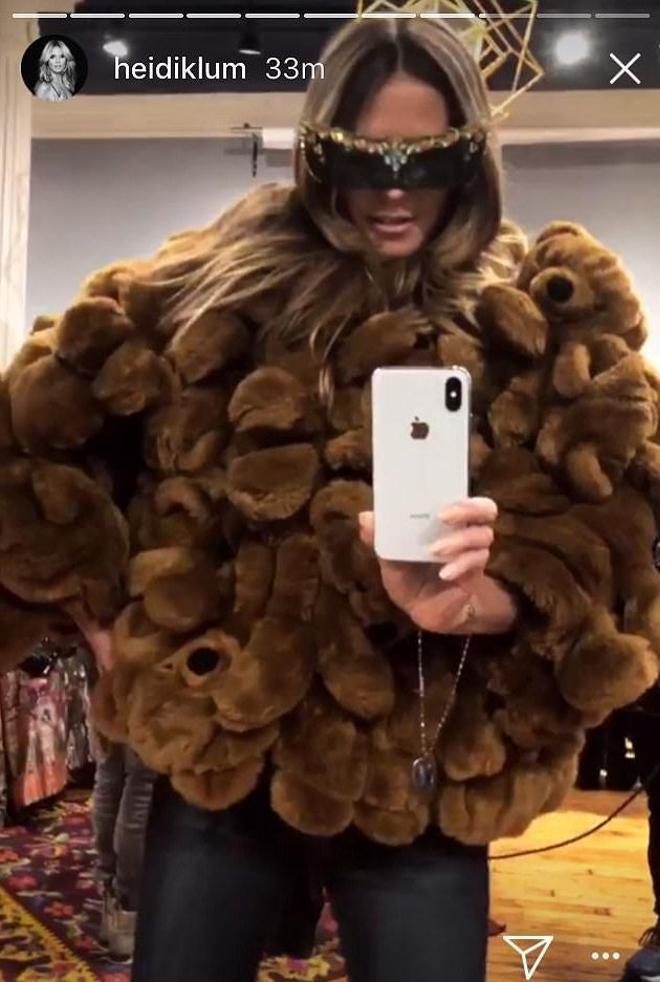 Heidi Klum y su abrigo de peluches