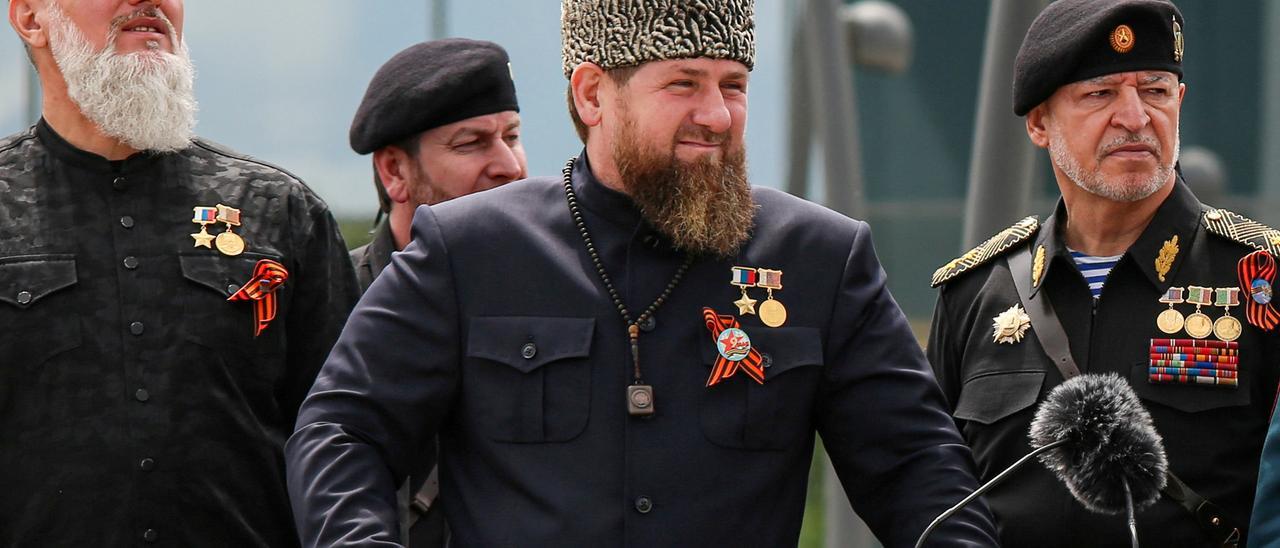 El líder de Chechenia, Ramzán Kadyrov, durante un desfile militar en Grozni.
