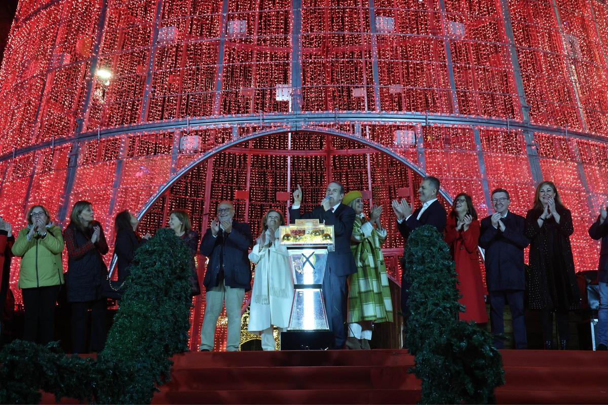Vigo enciende la Navidad más grande de su historia ante miles de personas