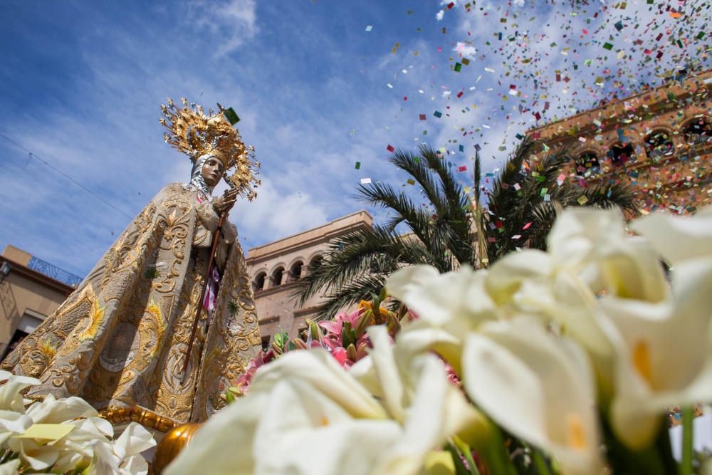 El Cristo Resucitado y de la Virgen de la Asunción inundan la ciudad de alegría y color