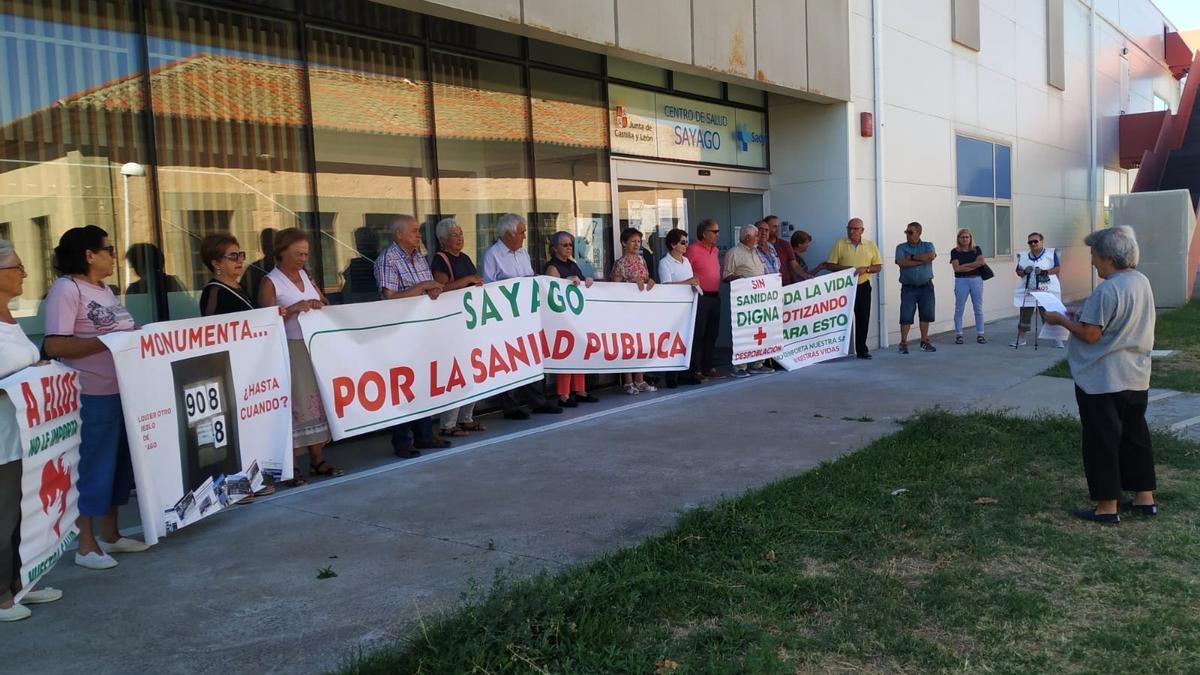 Concentración por la sanidad en Bermillo de Sayago