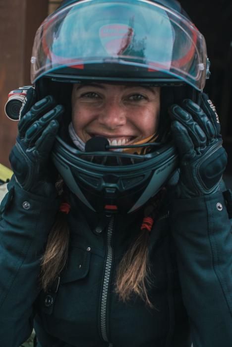 Alicia Sornosa, la única mujer europea de habla hispana en recorrer el mundo en moto