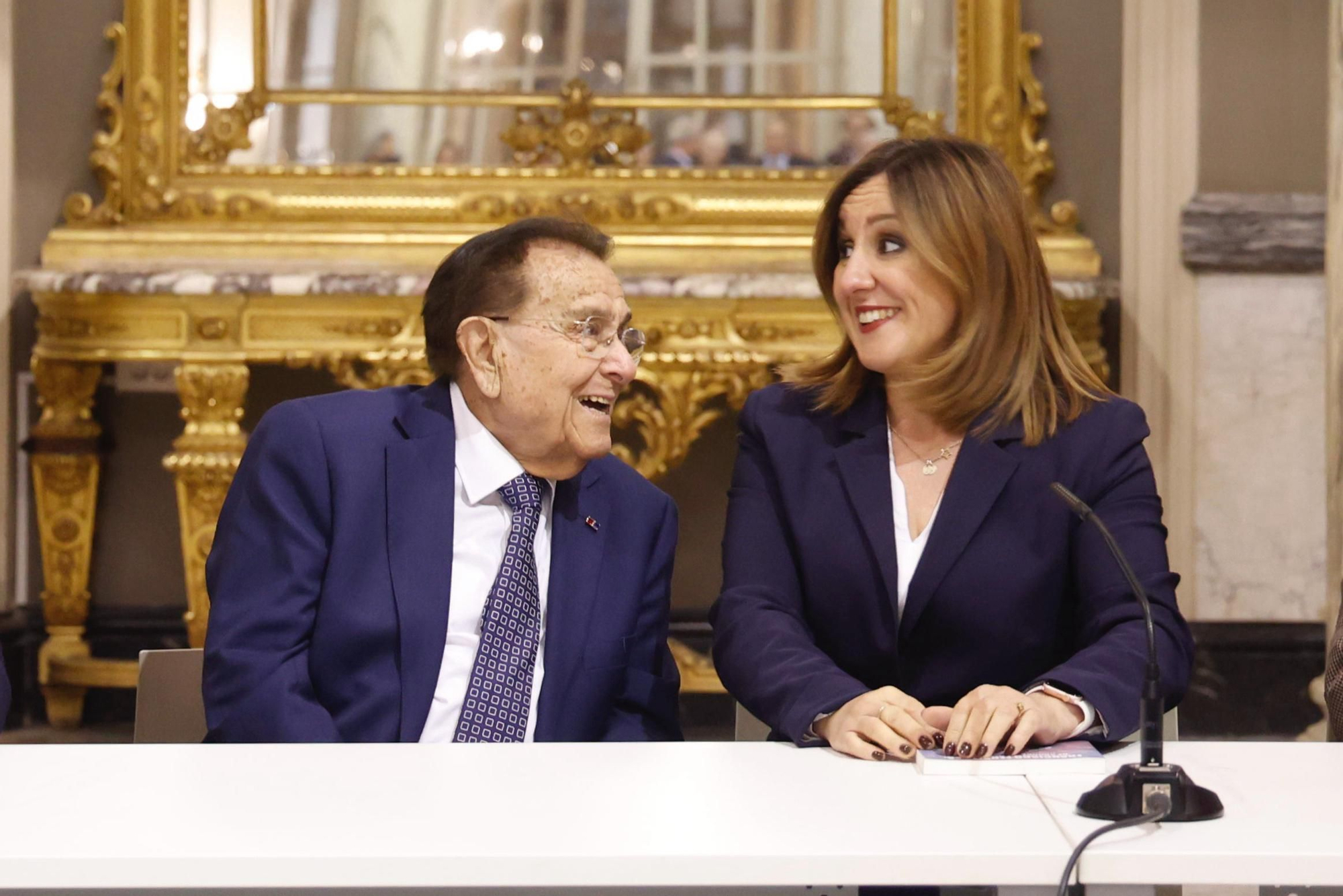 Presentación de 'De sangre azul... y grana', el libro de Paco Fenollosa
